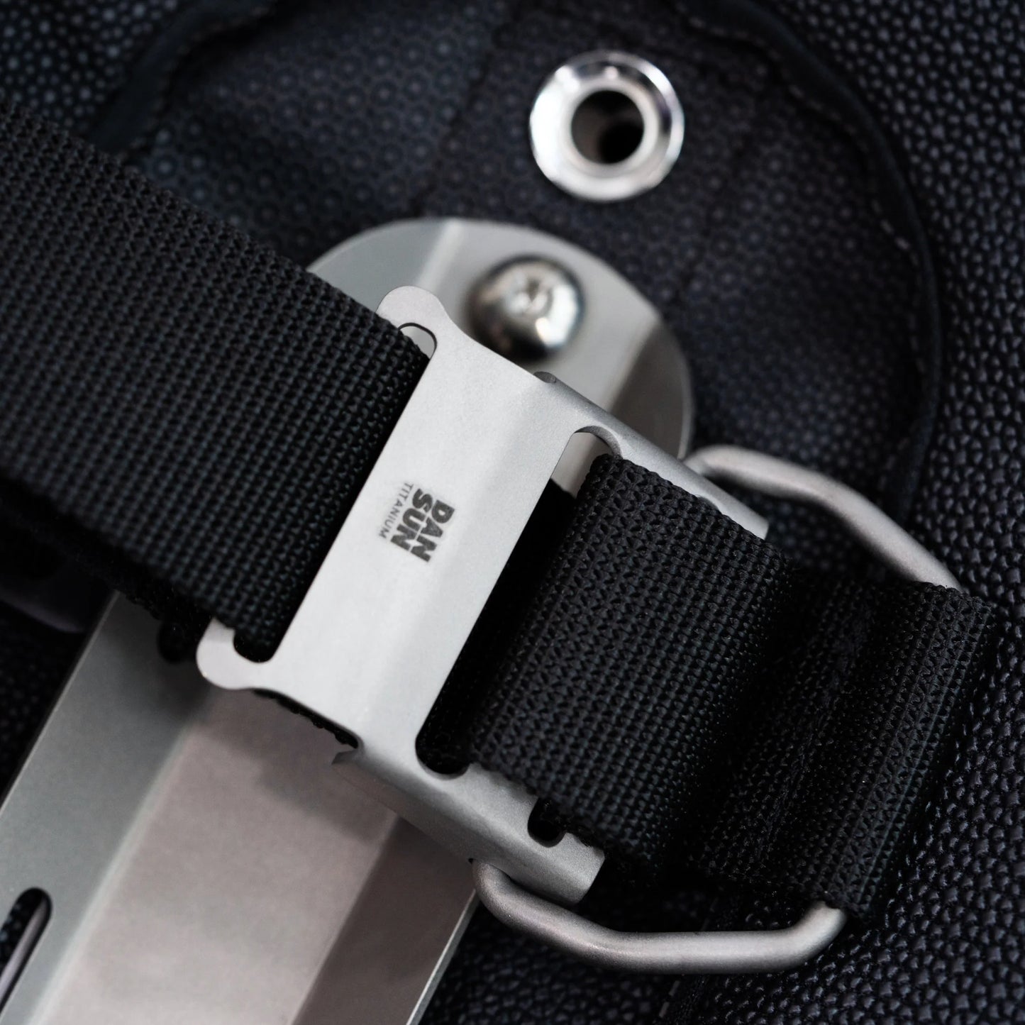 Dan Sun Titanium Mono 32 Single Tank Back Mount BCD